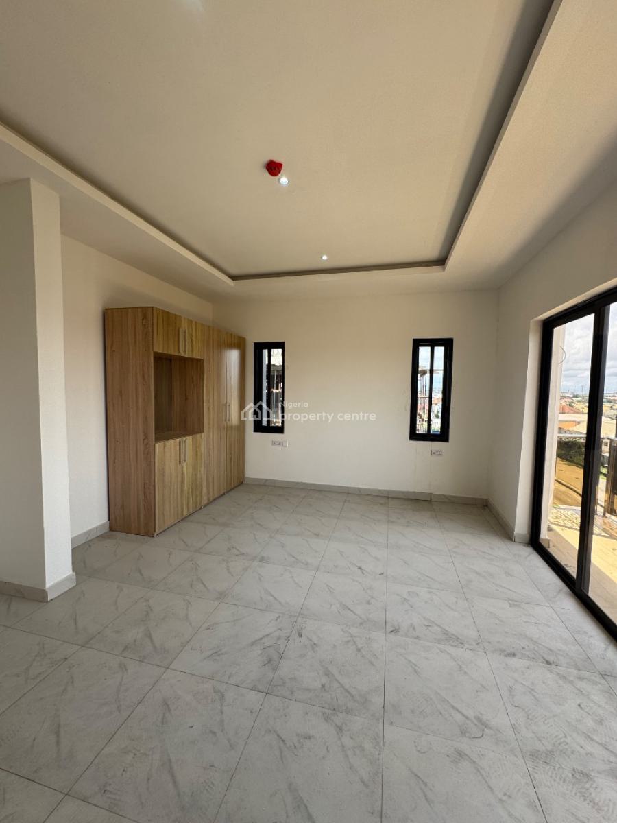Spacious 3 Bedroom Flat with Elevator and Pool, Lekki Phase 1, Lekki, Lagos, Block of Flats for Sale