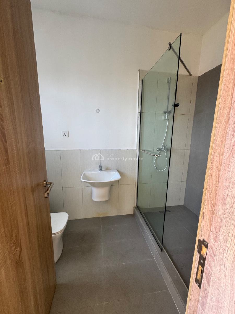 Spacious 3 Bedroom Flat with Elevator and Pool, Lekki Phase 1, Lekki, Lagos, Block of Flats for Sale