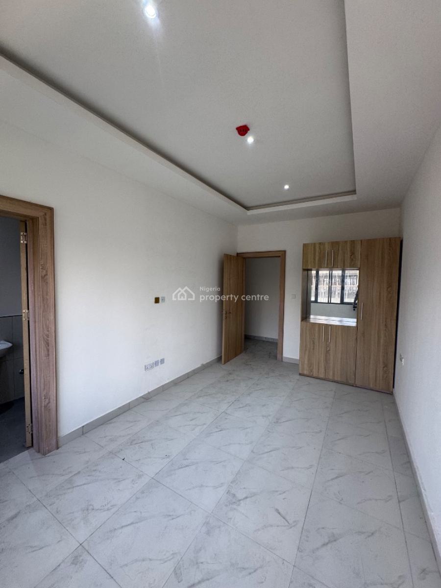 Spacious 3 Bedroom Flat with Elevator and Pool, Lekki Phase 1, Lekki, Lagos, Block of Flats for Sale