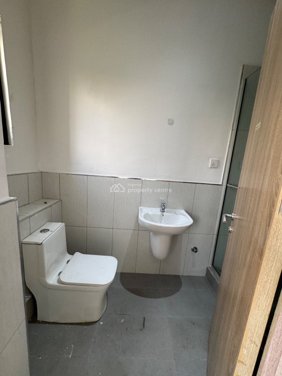 Spacious 3 Bedroom Flat with Elevator and Pool, Lekki Phase 1, Lekki, Lagos, Block of Flats for Sale