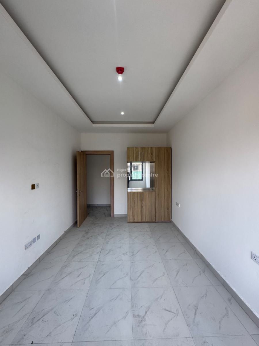 Spacious 3 Bedroom Flat with Elevator and Pool, Lekki Phase 1, Lekki, Lagos, Block of Flats for Sale