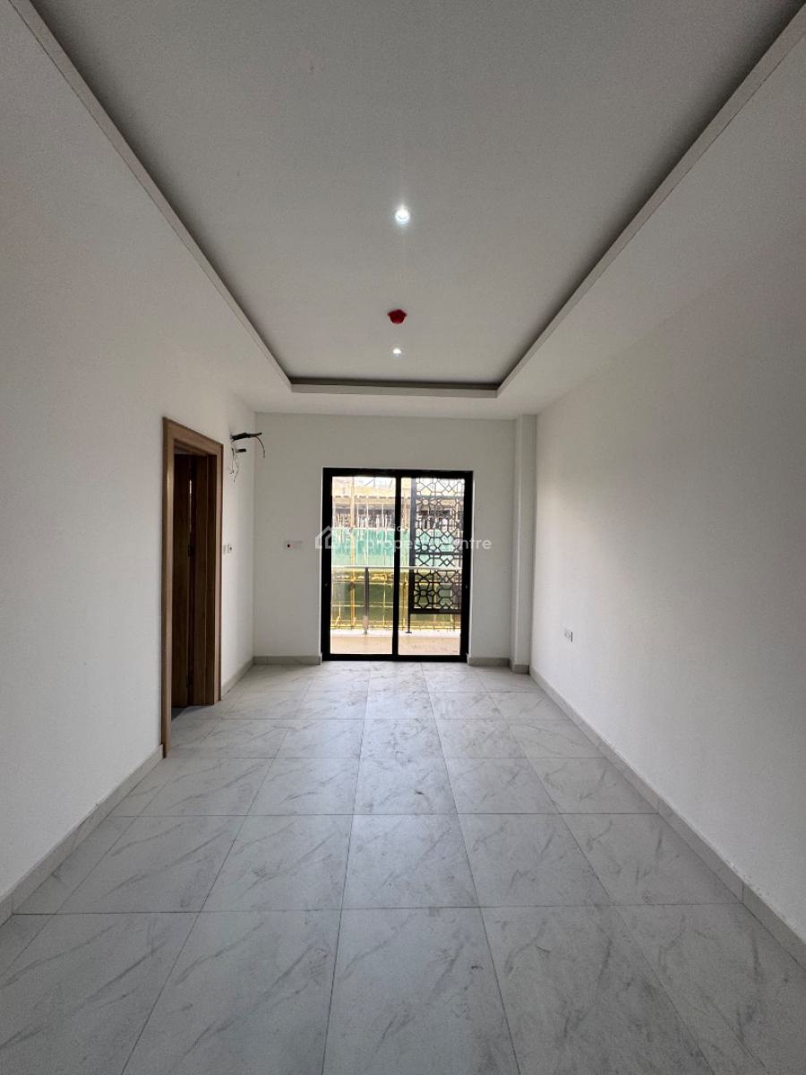 Spacious 3 Bedroom Flat with Elevator and Pool, Lekki Phase 1, Lekki, Lagos, Block of Flats for Sale
