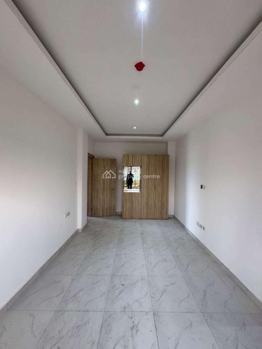 Spacious 3 Bedroom Flat with Elevator and Pool, Lekki Phase 1, Lekki, Lagos, Block of Flats for Sale
