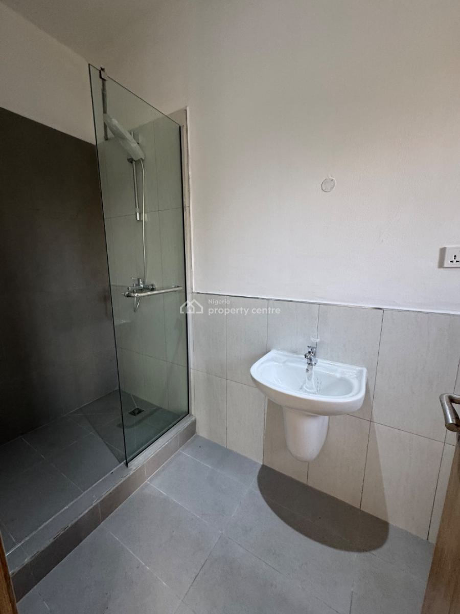 Spacious 3 Bedroom Flat with Elevator and Pool, Lekki Phase 1, Lekki, Lagos, Block of Flats for Sale