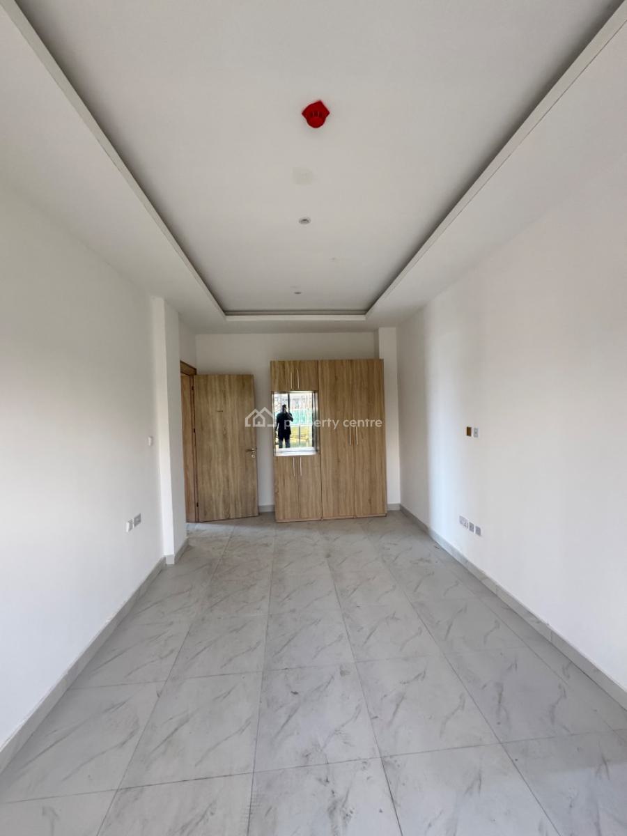 Spacious 3 Bedroom Flat with Elevator and Pool, Lekki Phase 1, Lekki, Lagos, Block of Flats for Sale