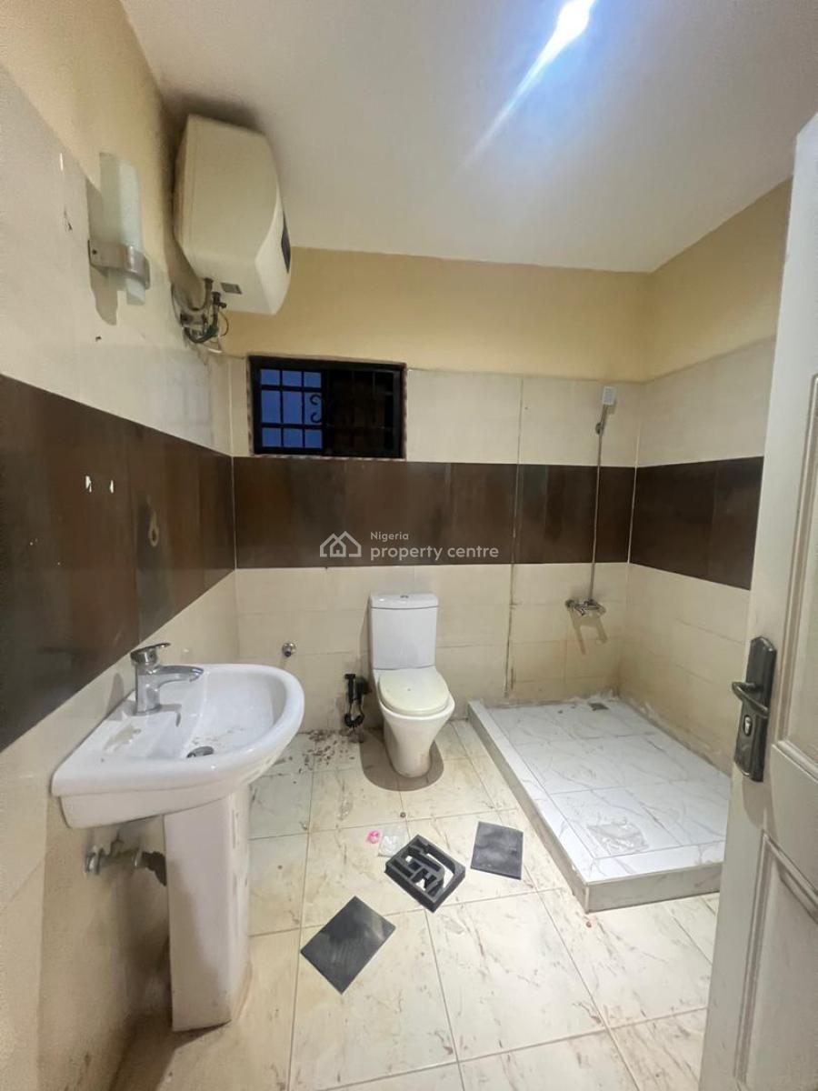 Luxury 4 Bedroom Terrace , Corner Piece, Guzape Main, Guzape District, Abuja, Terraced Duplex for Rent