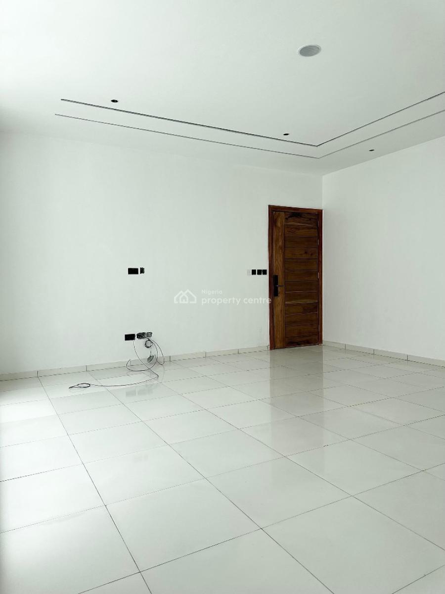 2 Bedroom Available, Right Hand Side, Lekki Phase 1, Lekki, Lagos, Flat / Apartment for Sale