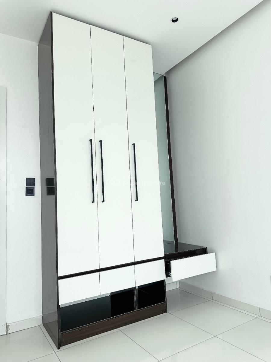 2 Bedroom Available, Right Hand Side, Lekki Phase 1, Lekki, Lagos, Flat / Apartment for Sale