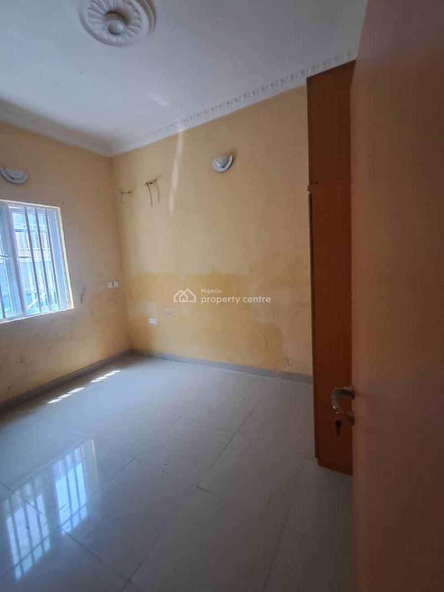Spacious 3 Bedroom Flat on Ground Floor, New Road Alpha Beach Chevron, Lekki, Lagos, Flat / Apartment for Rent