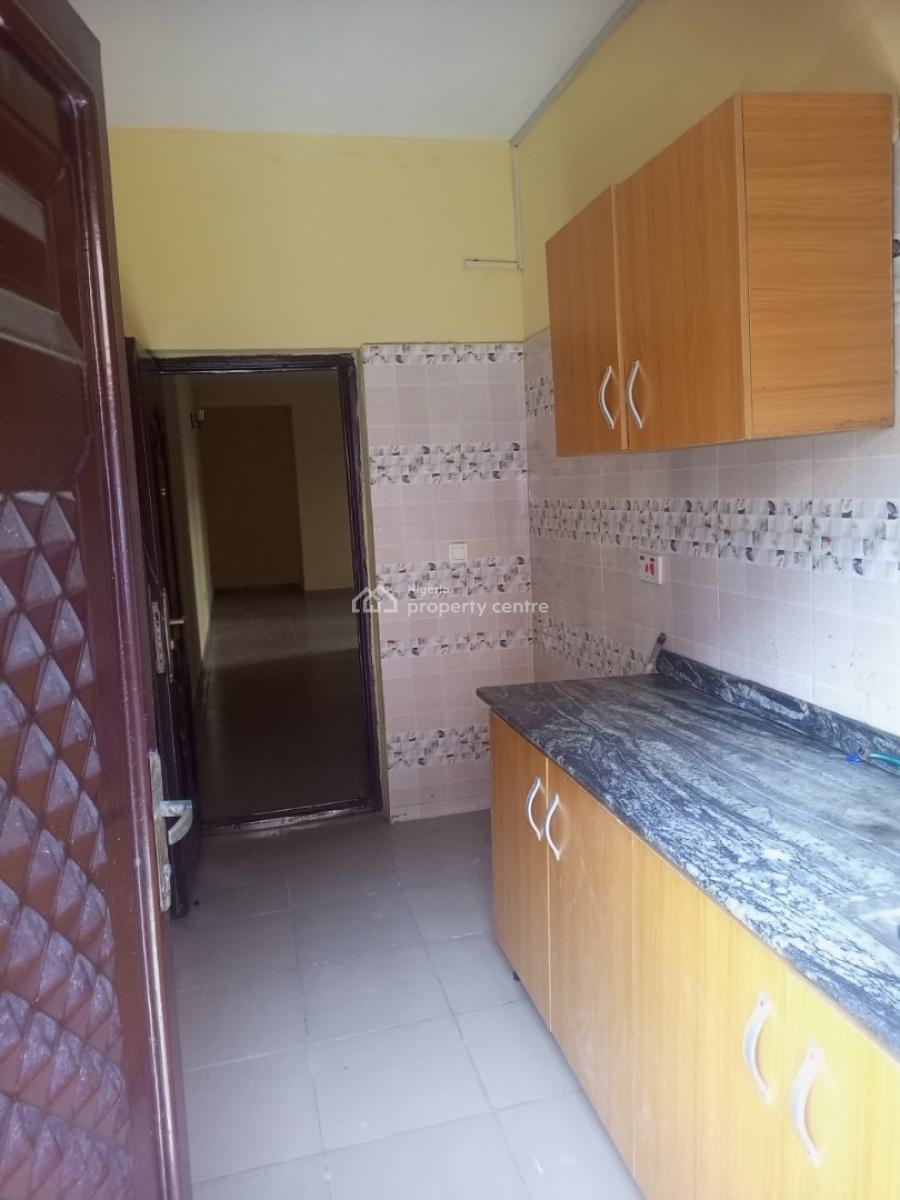 Spacious Luxury 2 Bedroom Flat with Excellent Features, Mobil Road, Ilaje, Ajah, Lagos, Flat / Apartment for Rent