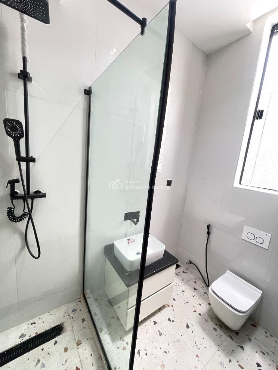 Beautifully Built 6 Bedroom Fully Detached Duplex with a Room Bq, Chevron, Lekki Phase 2, Lekki, Lagos, Detached Duplex for Sale