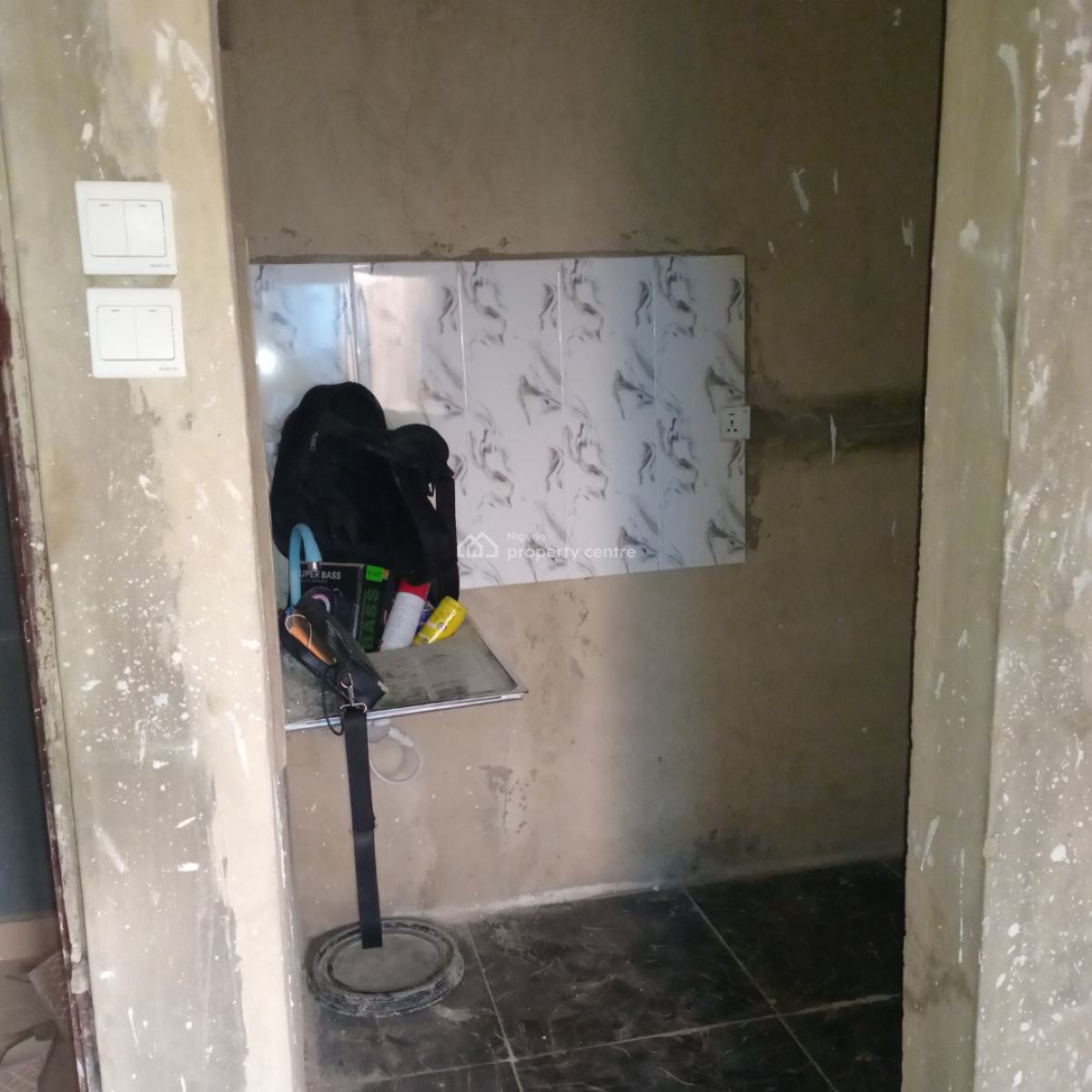Mini Flat, Off Alagomeji, Yaba, Lagos, Flat / Apartment for Rent