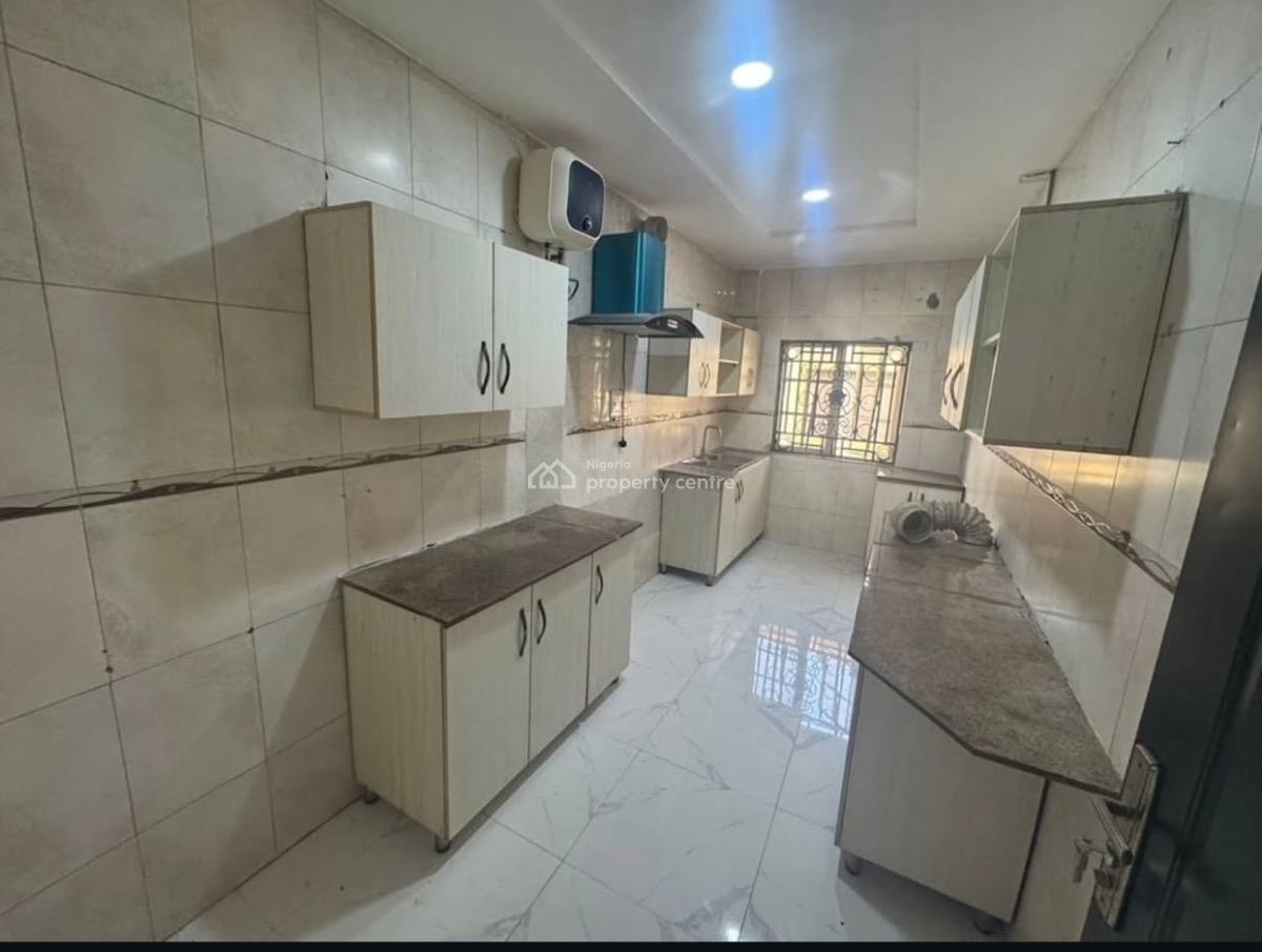 Spacious 3 Bedroom Apartment, Lekki Phase 1, Lekki, Lagos, Flat / Apartment for Rent