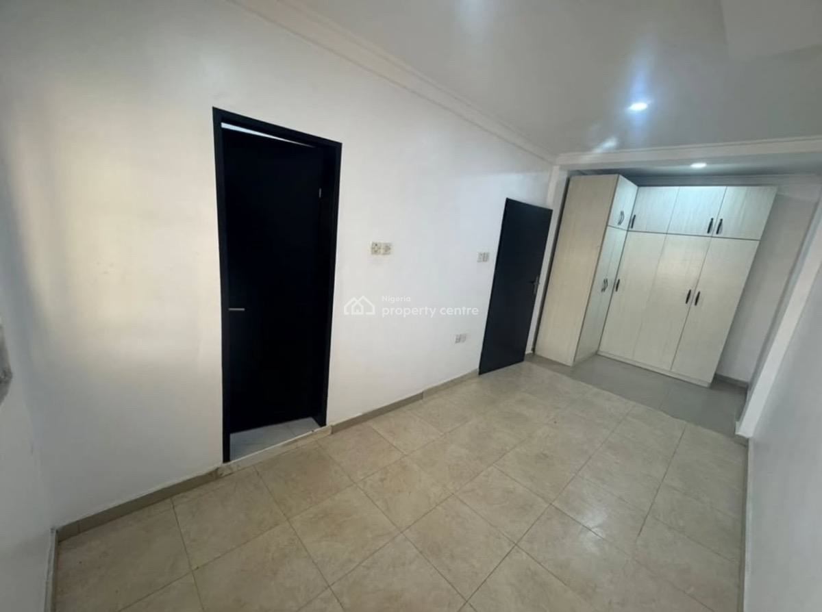 Spacious 3 Bedroom Apartment, Lekki Phase 1, Lekki, Lagos, Flat / Apartment for Rent