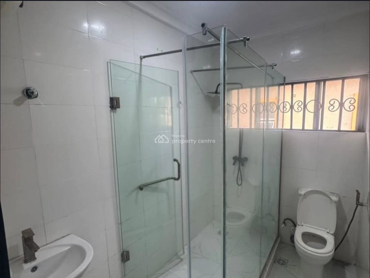 Spacious 3 Bedroom Apartment, Lekki Phase 1, Lekki, Lagos, Flat / Apartment for Rent