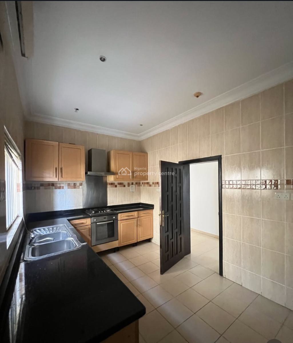 Fully Serviced Spacious 2 Bedroom Apartment, Lekki Phase 1, Lekki, Lagos, Flat / Apartment for Rent
