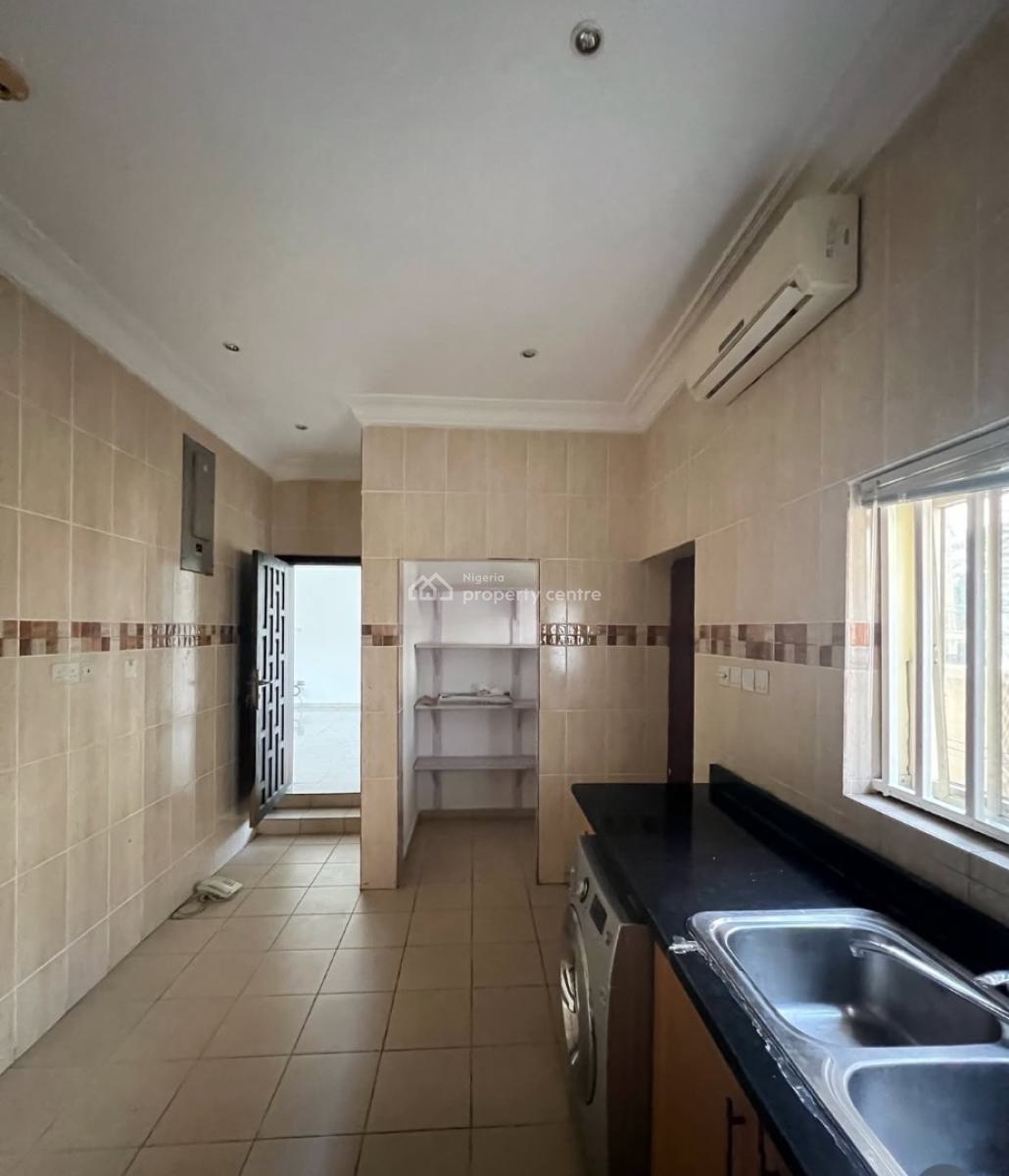 Fully Serviced Spacious 2 Bedroom Apartment, Lekki Phase 1, Lekki, Lagos, Flat / Apartment for Rent