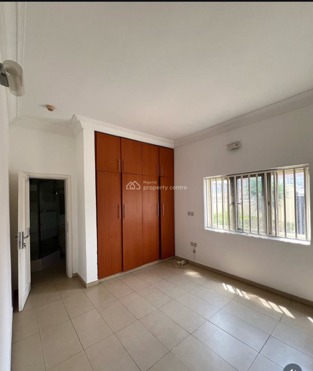 Fully Serviced Spacious 2 Bedroom Apartment, Lekki Phase 1, Lekki, Lagos, Flat / Apartment for Rent