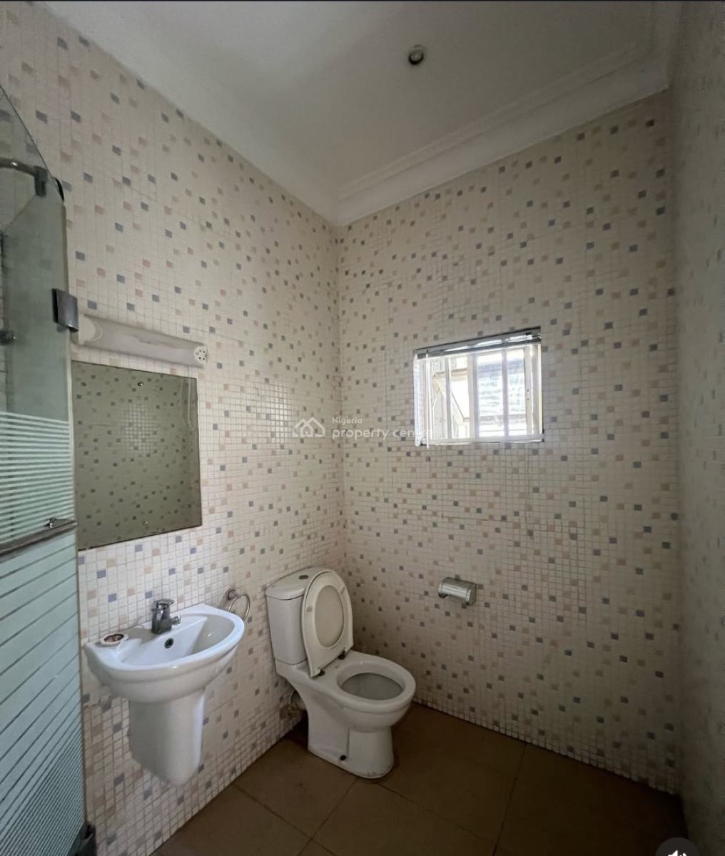 Fully Serviced Spacious 2 Bedroom Apartment, Lekki Phase 1, Lekki, Lagos, Flat / Apartment for Rent