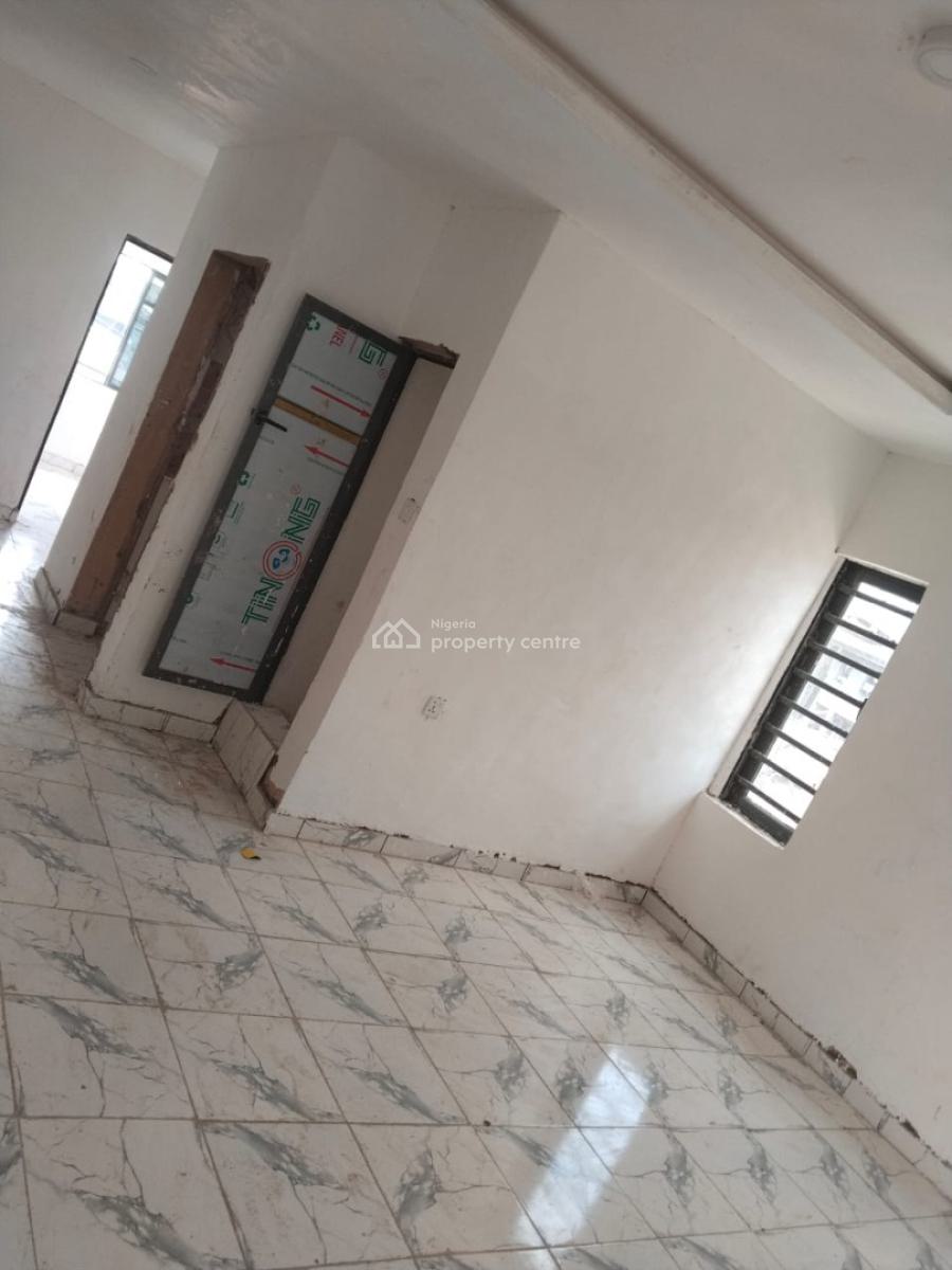2 Bedroom Flat Upstairs with Private Balcony, Palmgrove, Shomolu, Lagos, Flat / Apartment for Rent