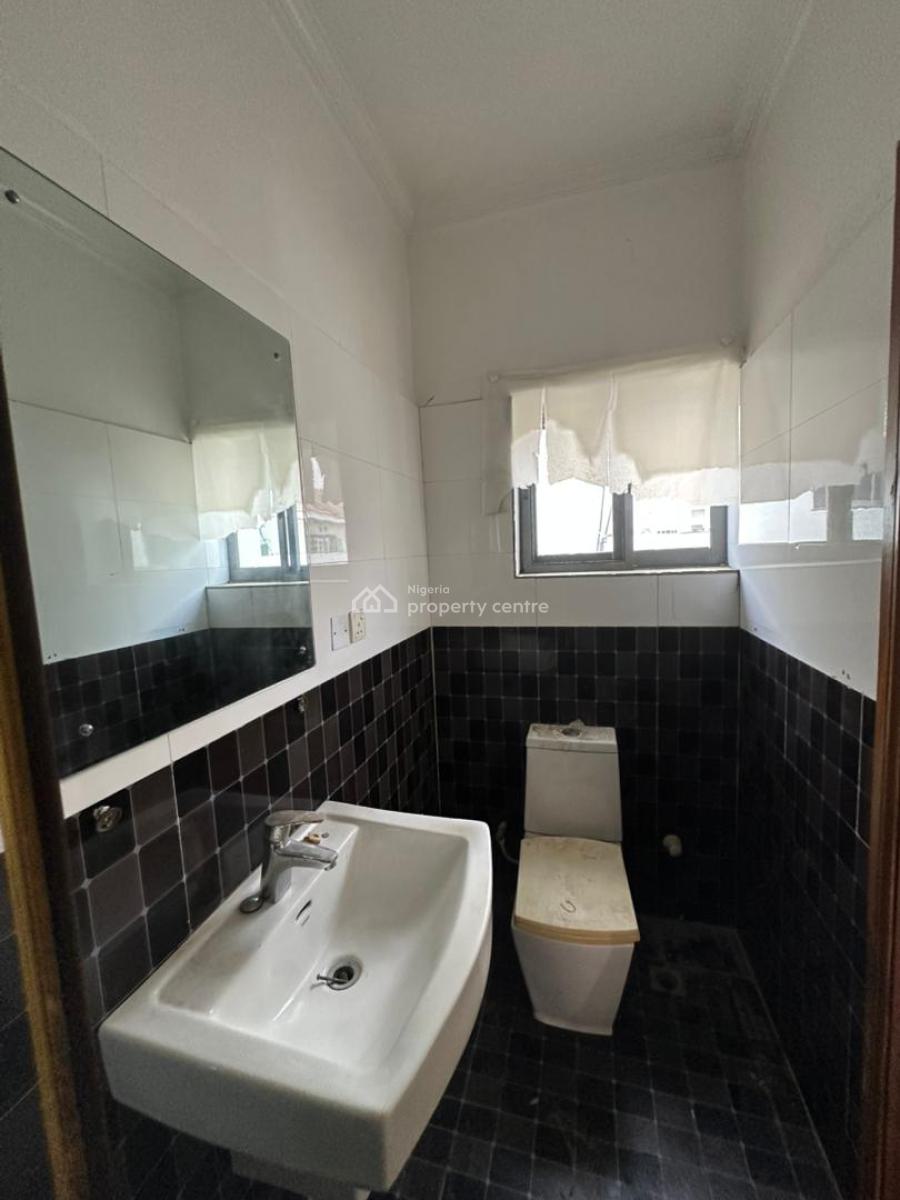 Well Built 3 Bedroom Apartment with Bq, Lekki Phase 1, Lekki, Lagos, House for Rent