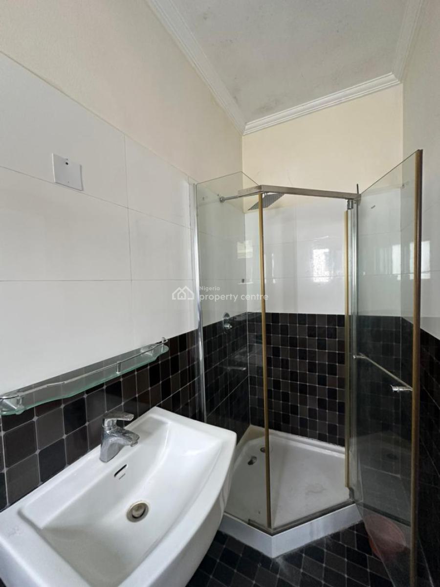 Well Built 3 Bedroom Apartment with Bq, Lekki Phase 1, Lekki, Lagos, House for Rent