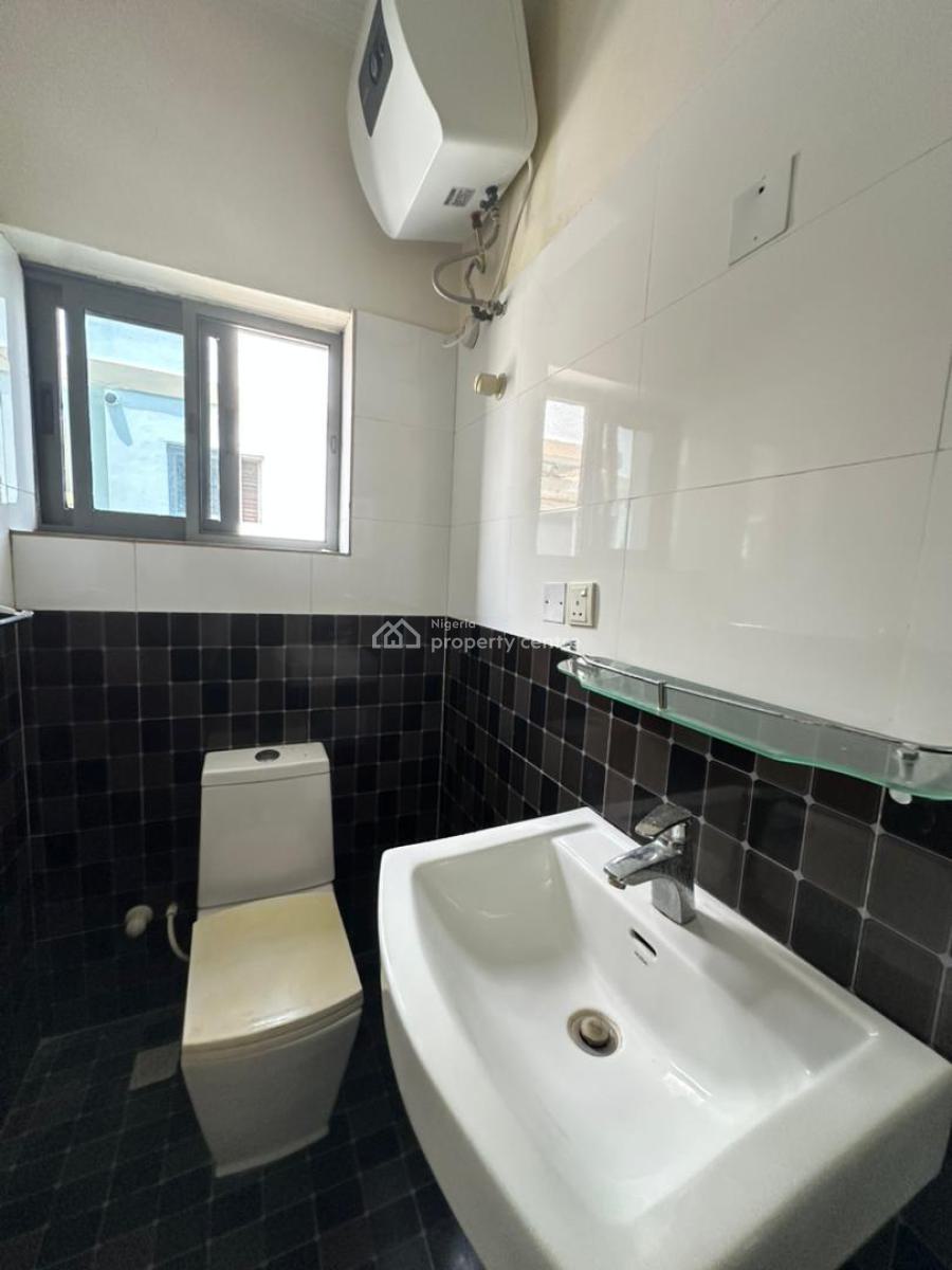 Well Built 3 Bedroom Apartment with Bq, Lekki Phase 1, Lekki, Lagos, House for Rent