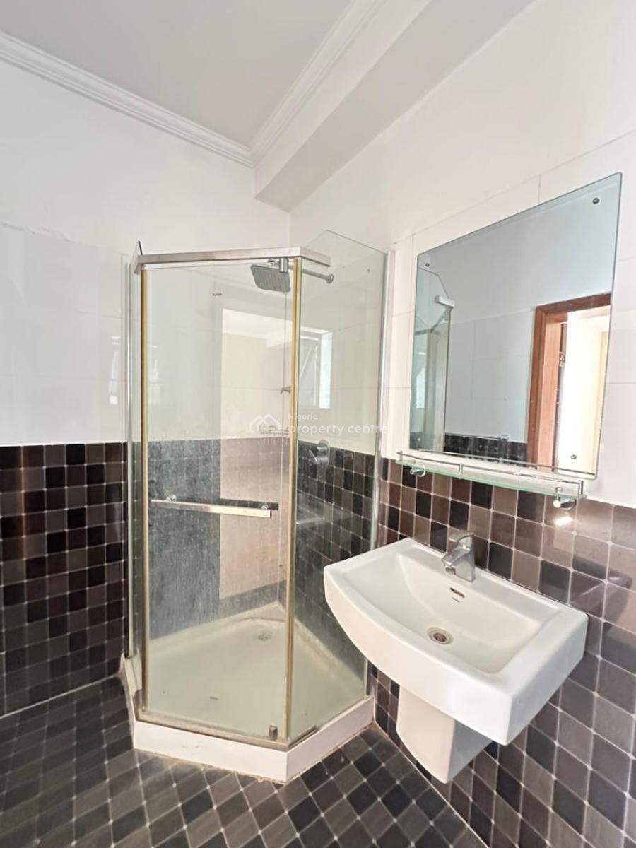 Well Built 3 Bedroom Apartment with Bq, Lekki Phase 1, Lekki, Lagos, House for Rent