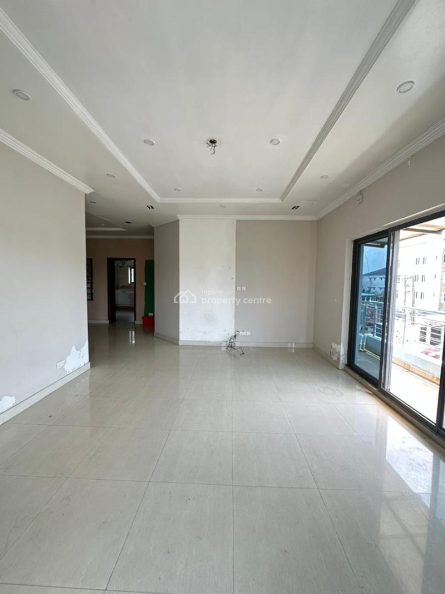 Well Built 3 Bedroom Apartment with Bq, Lekki Phase 1, Lekki, Lagos, Flat / Apartment for Rent