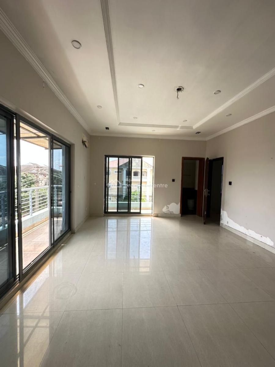 Well Built 3 Bedroom Apartment with Bq, Lekki Phase 1, Lekki, Lagos, Flat / Apartment for Rent