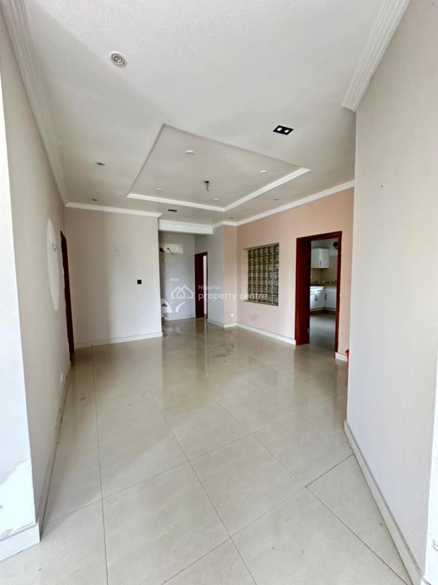 Well Built 3 Bedroom Apartment with Bq, Lekki Phase 1, Lekki, Lagos, Flat / Apartment for Rent