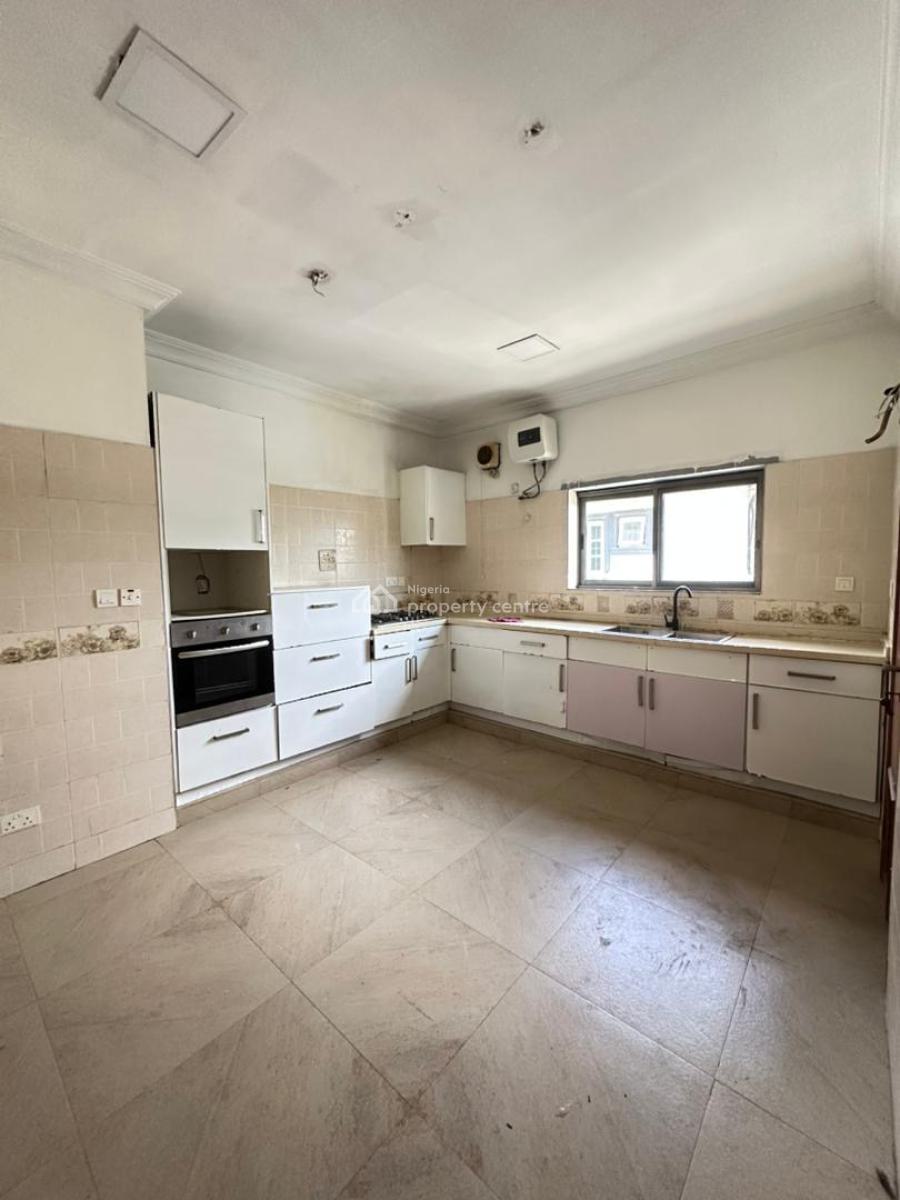 Well Built 3 Bedroom Apartment with Bq, Lekki Phase 1, Lekki, Lagos, Flat / Apartment for Rent