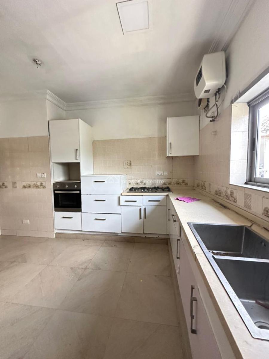 Well Built 3 Bedroom Apartment with Bq, Lekki Phase 1, Lekki, Lagos, Flat / Apartment for Rent