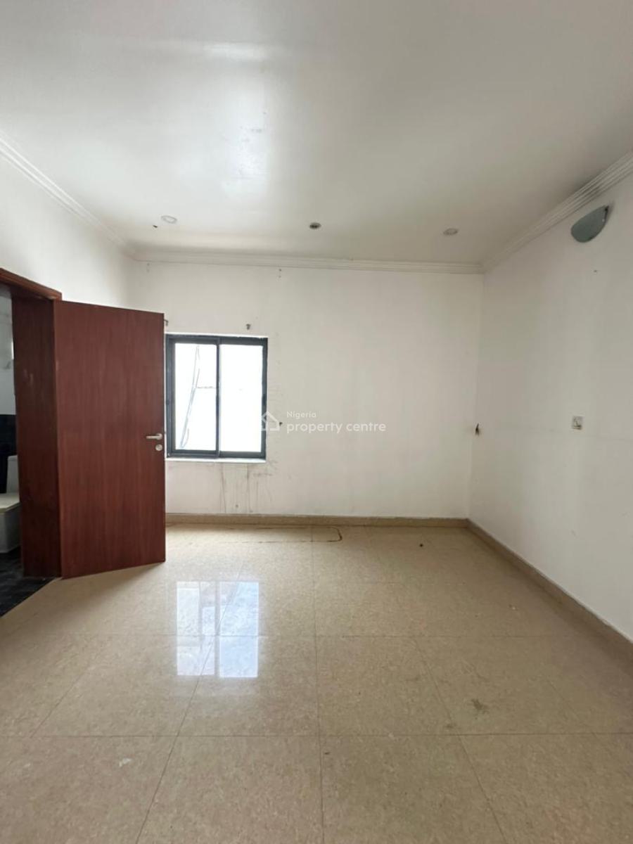 Well Built 3 Bedroom Apartment with Bq, Lekki Phase 1, Lekki, Lagos, Flat / Apartment for Rent