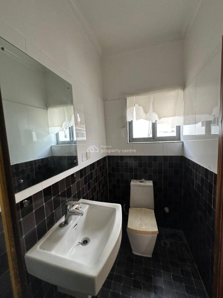 Well Built 3 Bedroom Apartment with Bq, Lekki Phase 1, Lekki, Lagos, Flat / Apartment for Rent