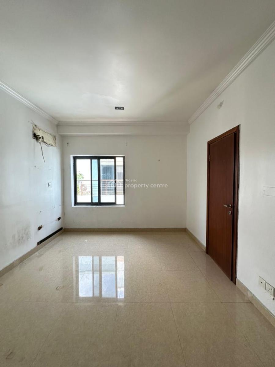 Well Built 3 Bedroom Apartment with Bq, Lekki Phase 1, Lekki, Lagos, Flat / Apartment for Rent