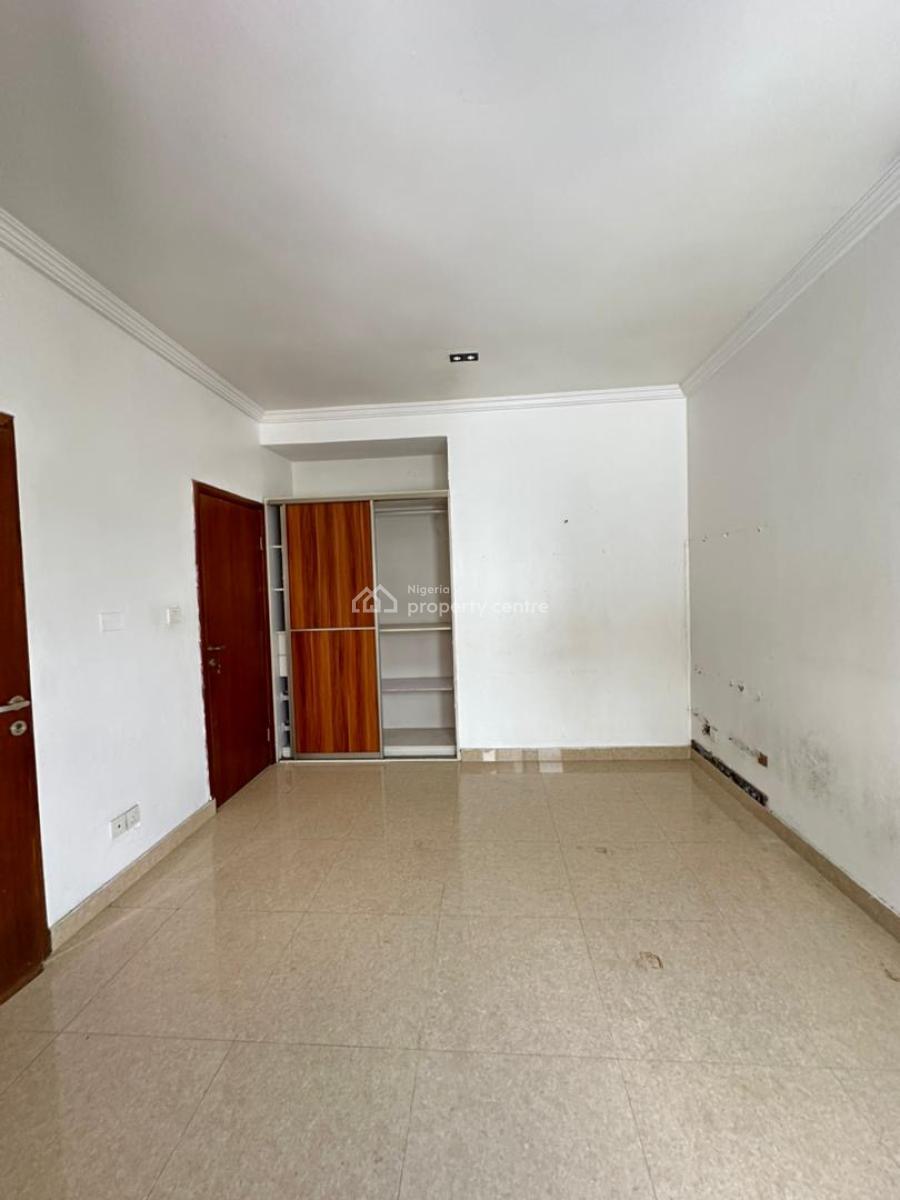 Well Built 3 Bedroom Apartment with Bq, Lekki Phase 1, Lekki, Lagos, Flat / Apartment for Rent