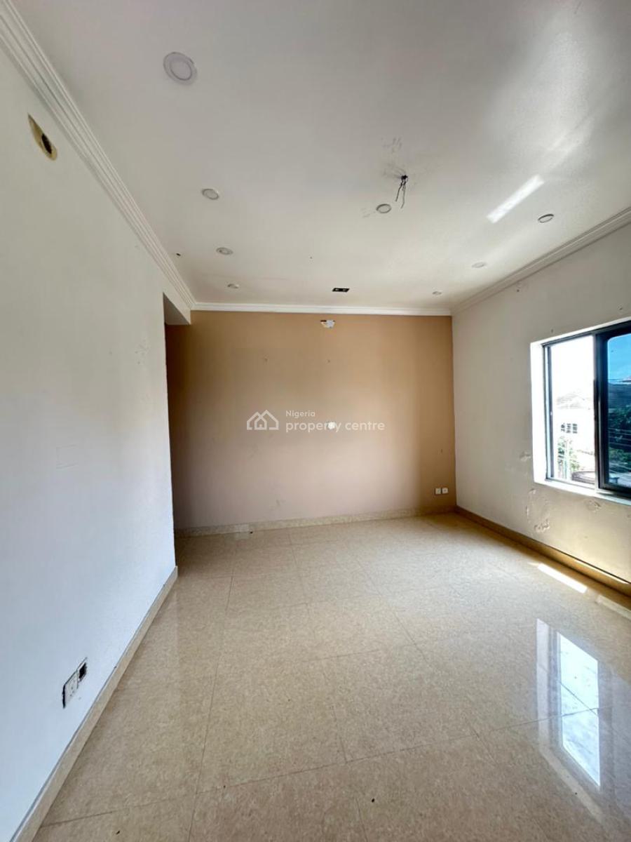 Well Built 3 Bedroom Apartment with Bq, Lekki Phase 1, Lekki, Lagos, Flat / Apartment for Rent