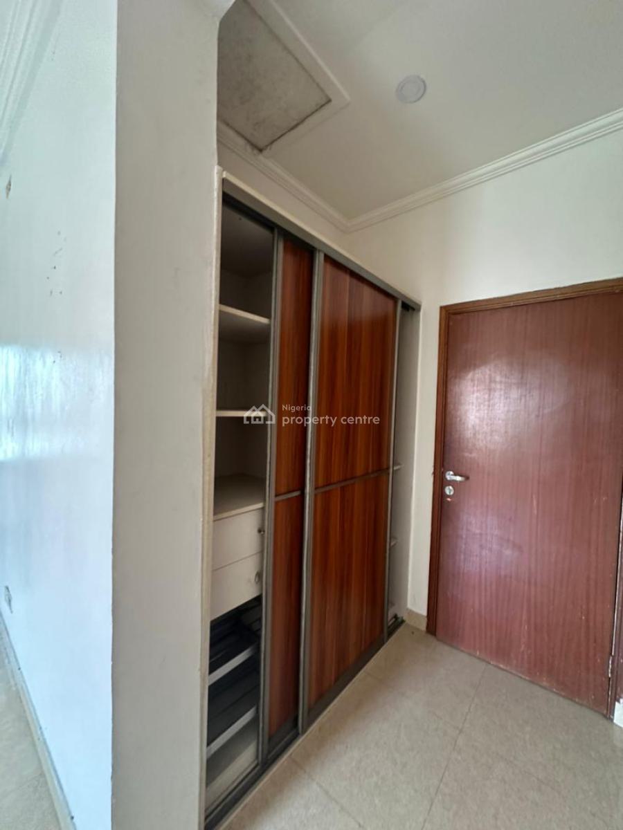 Well Built 3 Bedroom Apartment with Bq, Lekki Phase 1, Lekki, Lagos, Flat / Apartment for Rent