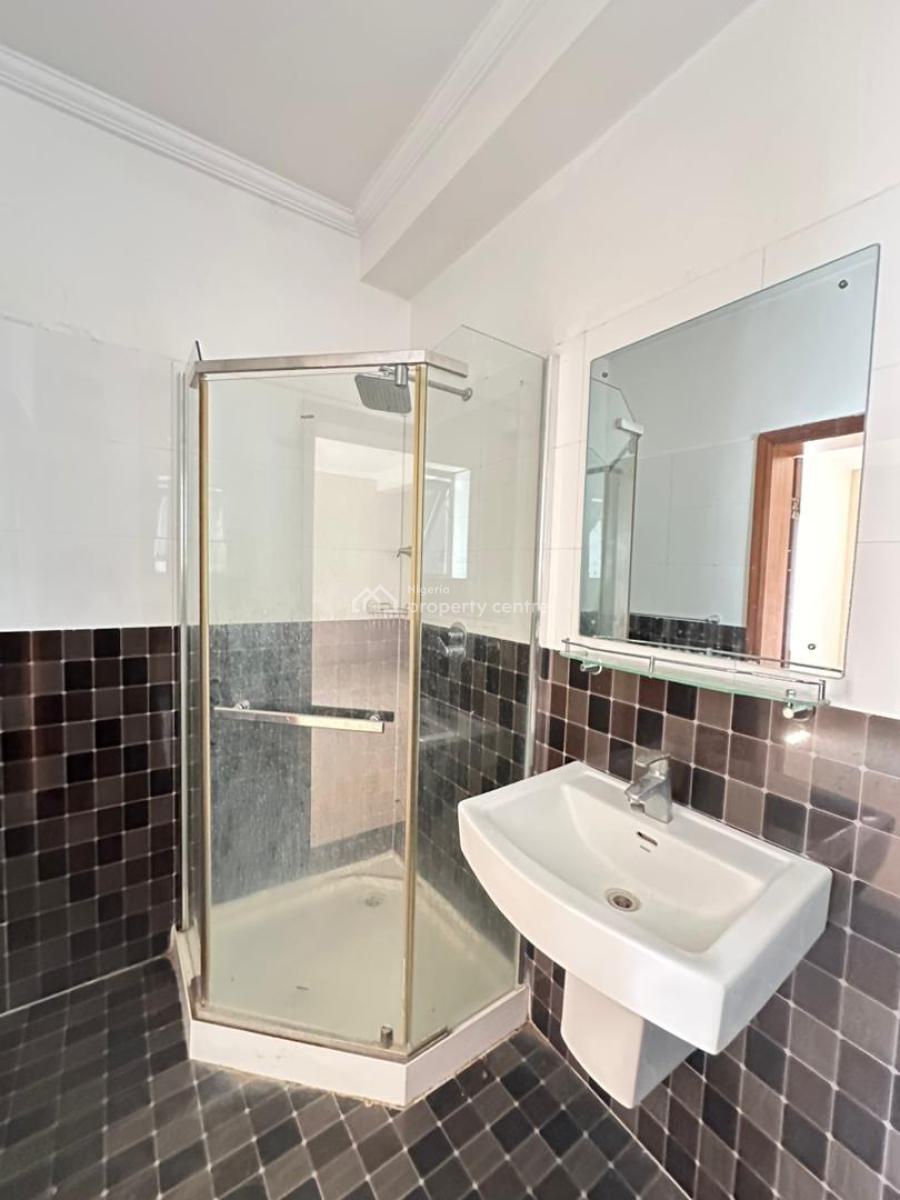 Well Built 3 Bedroom Apartment with Bq, Lekki Phase 1, Lekki, Lagos, Flat / Apartment for Rent