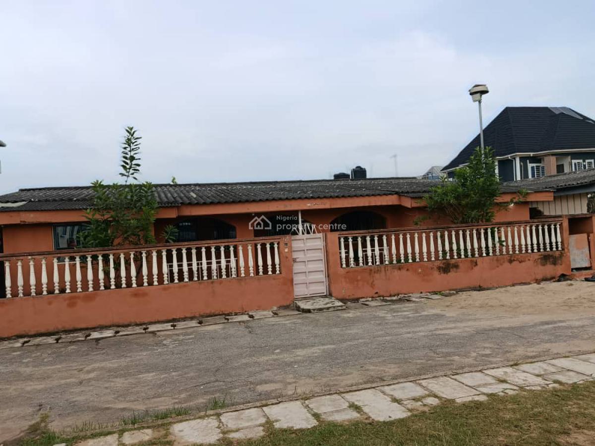 Well Renovated 5 Bedroom Detached Bungalow with Bq, Chevron Housing Estate, Satellite Town, Ojo, Lagos, Detached Bungalow for Sale