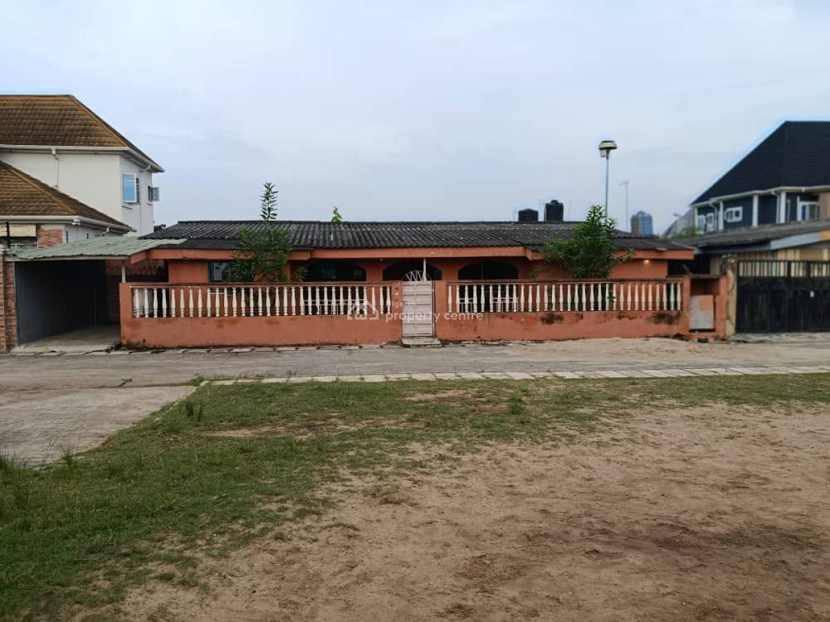 Well Renovated 5 Bedroom Detached Bungalow with Bq, Chevron Housing Estate, Satellite Town, Ojo, Lagos, Detached Bungalow for Sale