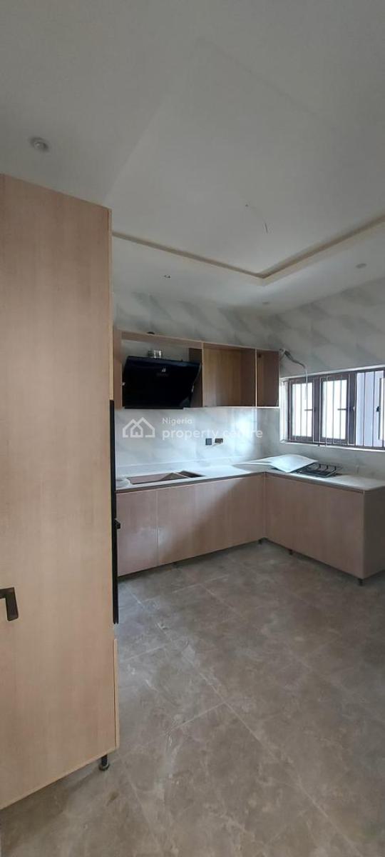 Eye Catchy 4bedroom Triplex Duplex, Obanikoro, Shomolu, Lagos, House for Sale