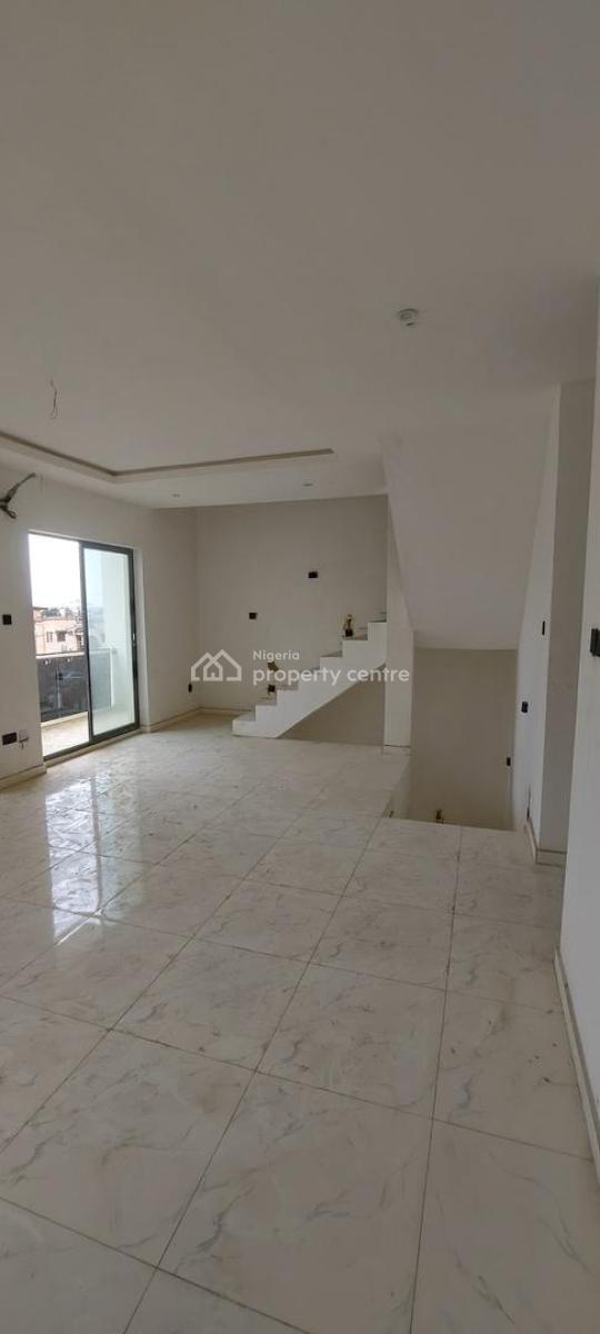 Eye Catchy 4bedroom Triplex Duplex, Obanikoro, Shomolu, Lagos, House for Sale