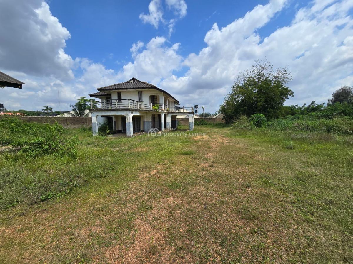 Well Fenced and Gated Structure on 3500sqm of Land, Oba Adesida Street, Iyaganku Gra, Iyaganku, Ibadan, Oyo, Detached Duplex for Sale