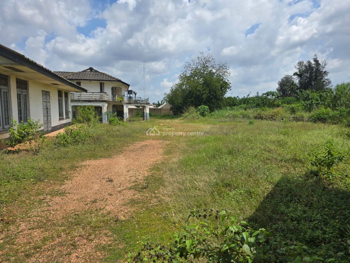 Well Fenced and Gated Structure on 3500sqm of Land, Oba Adesida Street, Iyaganku Gra, Iyaganku, Ibadan, Oyo, Detached Duplex for Sale