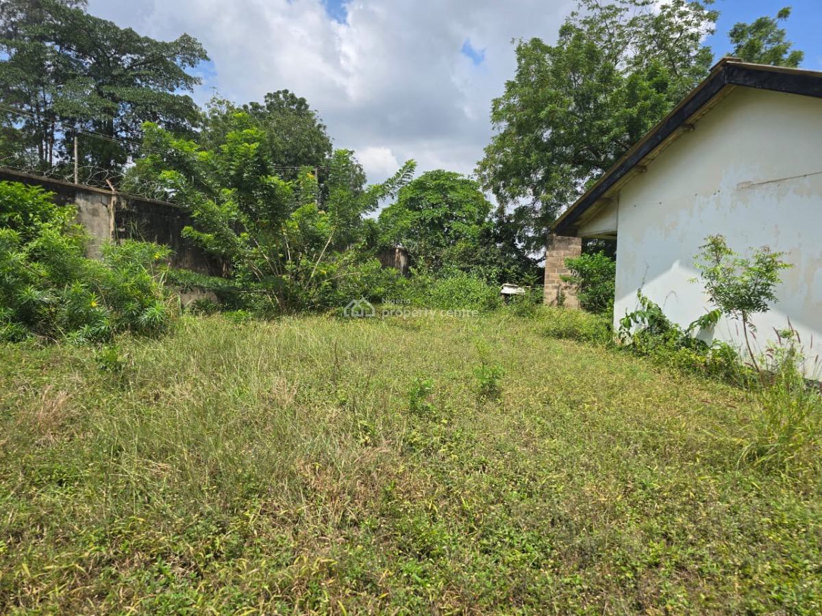 Well Fenced and Gated Structure on 3500sqm of Land, Oba Adesida Street, Iyaganku Gra, Iyaganku, Ibadan, Oyo, Detached Duplex for Sale