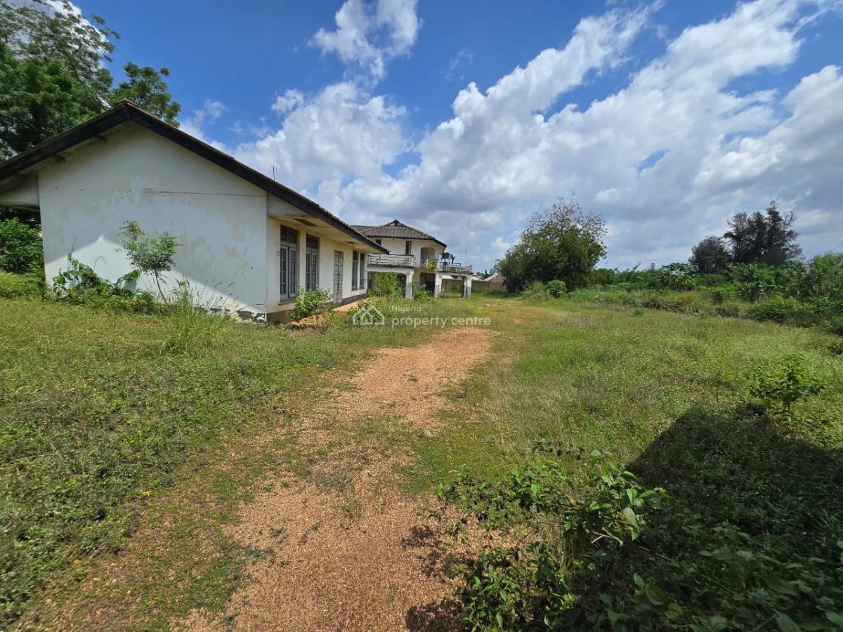 Well Fenced and Gated Structure on 3500sqm of Land, Oba Adesida Street, Iyaganku Gra, Iyaganku, Ibadan, Oyo, Detached Duplex for Sale