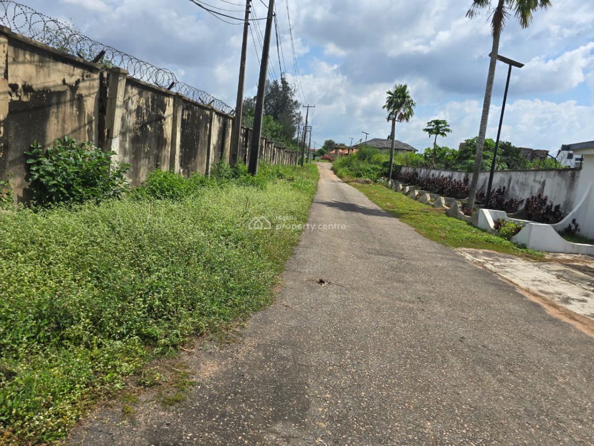 Well Fenced and Gated Structure on 3500sqm of Land, Oba Adesida Street, Iyaganku Gra, Iyaganku, Ibadan, Oyo, Detached Duplex for Sale