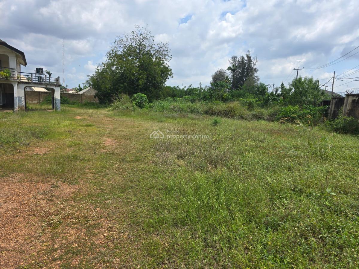Well Fenced and Gated Structure on 3500sqm of Land, Oba Adesida Street, Iyaganku Gra, Iyaganku, Ibadan, Oyo, Detached Duplex for Sale